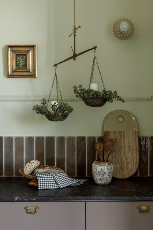 В этой небольшой квартире дизайнер Наталья чопенко объединила яркие детали, смелые решения и предметы с историей. 02