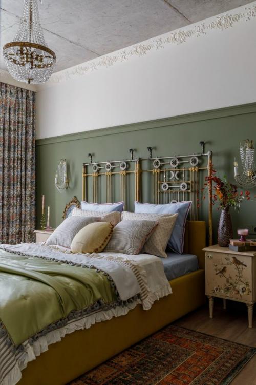 В этой небольшой квартире дизайнер Наталья чопенко объединила яркие детали, смелые решения и предметы с историей. 03