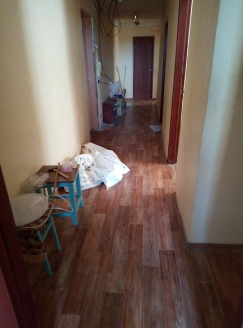 Делала ремонт в прихожей, стены полностью сама сделала. 01