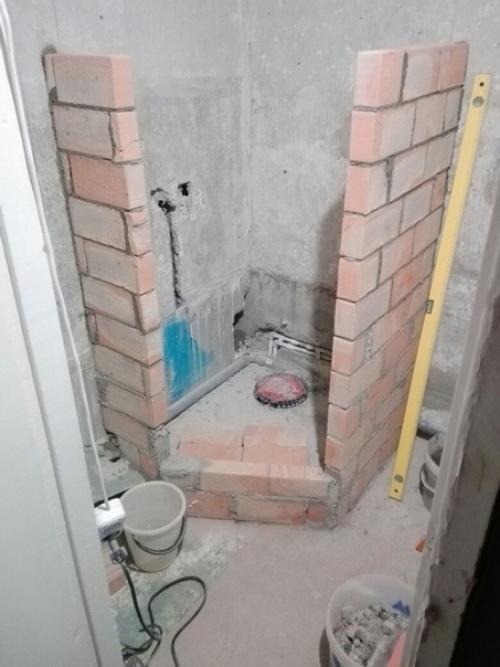 Решили отказаться от ванной, а сделали душевую. 01