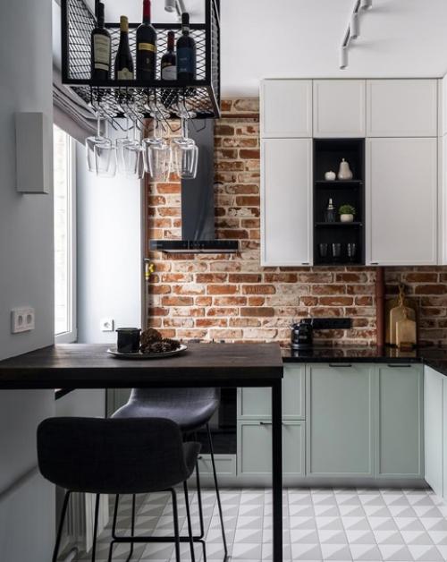 В этой квартире особое внимание привлекает к себе кухня. 02