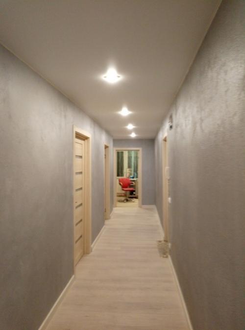 Делала ремонт в прихожей, стены полностью сама сделала. 05