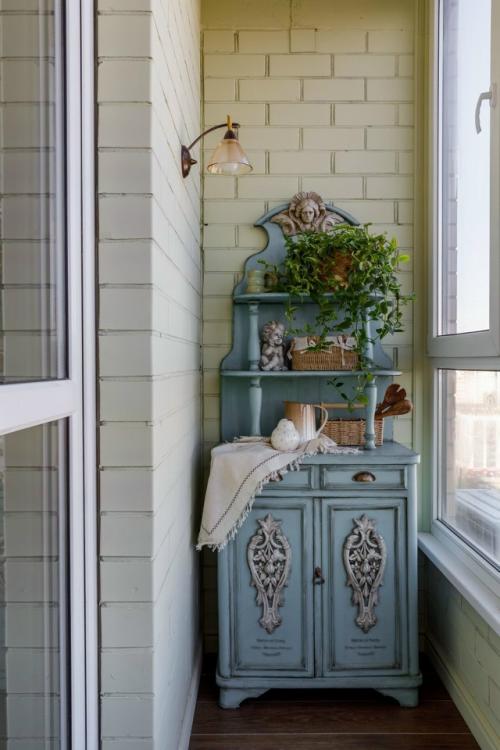 В этой небольшой квартире дизайнер Наталья чопенко объединила яркие детали, смелые решения и предметы с историей. 04