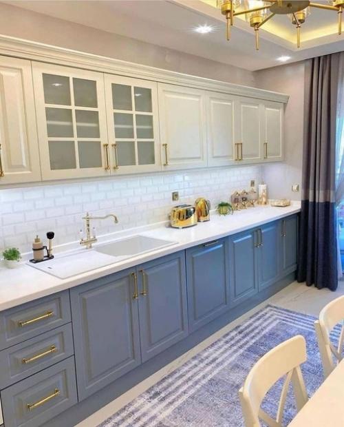 Роскошная кухня!  Особенно мне понравилось наличие в кухне достаточно большого балкона. 03