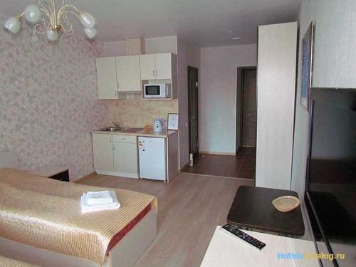 Немного дизайнерской фантазии, и пестрые безвкусные узоры превращаются в современный стиль. 06