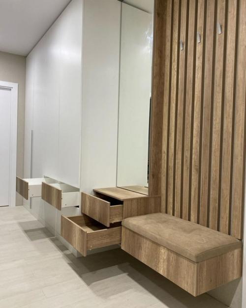 Наша прихожая.  Мебель делали на заказ, дизайн я продумывала сама, с функционалом помог мастер разобраться. 03