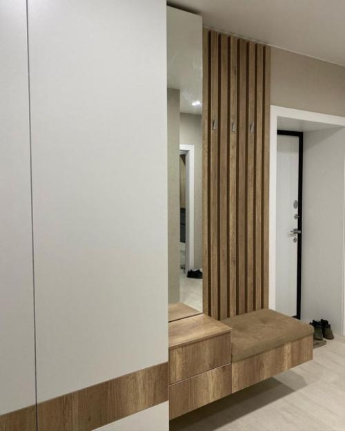 Наша прихожая.  Мебель делали на заказ, дизайн я продумывала сама, с функционалом помог мастер разобраться. 04