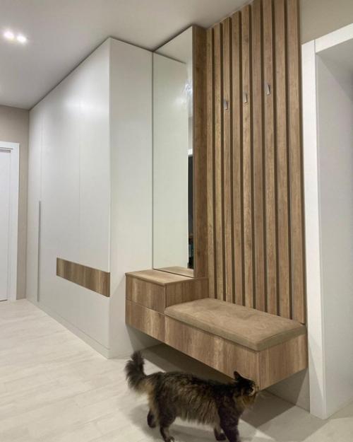 Наша прихожая.  Мебель делали на заказ, дизайн я продумывала сама, с функционалом помог мастер разобраться.