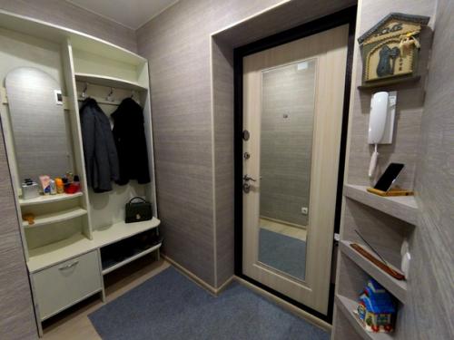 Конечно же, всё внимание на фламинго. 08