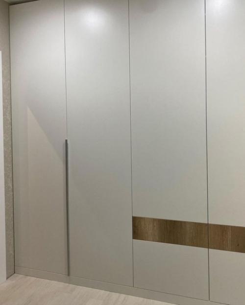 Наша прихожая.  Мебель делали на заказ, дизайн я продумывала сама, с функционалом помог мастер разобраться. 05