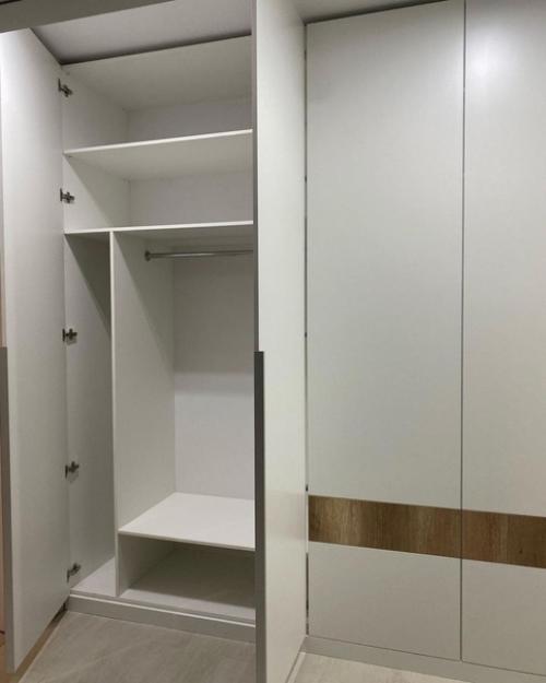 Наша прихожая.  Мебель делали на заказ, дизайн я продумывала сама, с функционалом помог мастер разобраться. 06