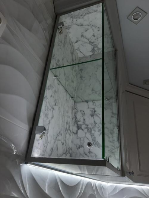 Вот такой нестандартное цветовое решение. 07