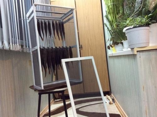 Интерьеры - это хорошо, но вот вам на ваш суд моя поделка) как в квартире на балконе сушить рыбу идею подсмотрел в интеренете, сделал сам. 01