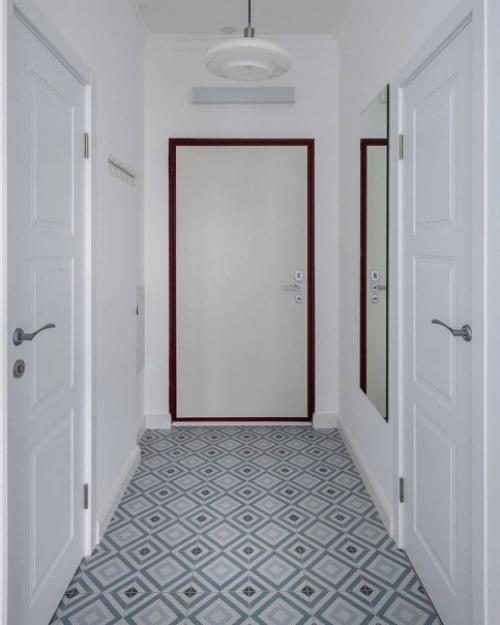 Квартира - студия в белом цвете я яркими акцентами. 07