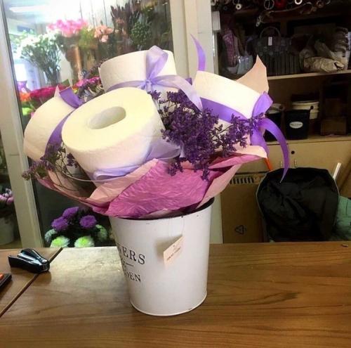 Маски сэкономили нет и антисептиков в комплекте и на имбире. 01