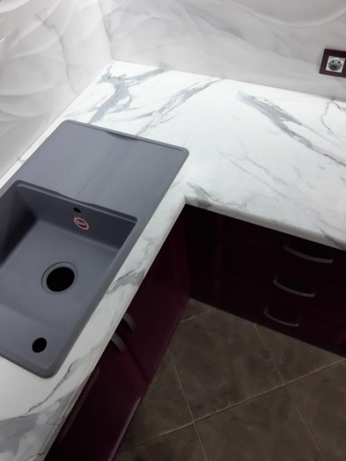 Вот такой нестандартное цветовое решение. 06