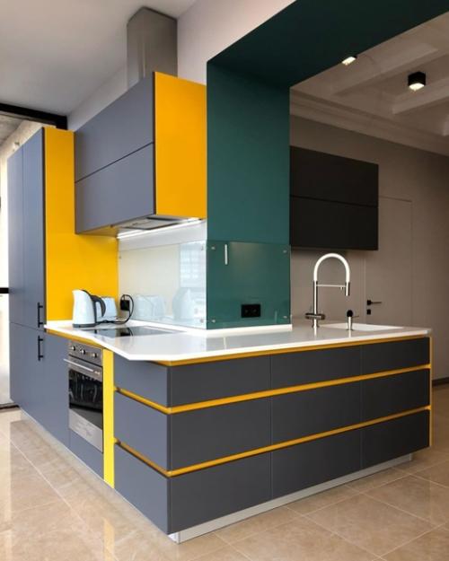 Нестандартный подход к организации интерьера в кухне.