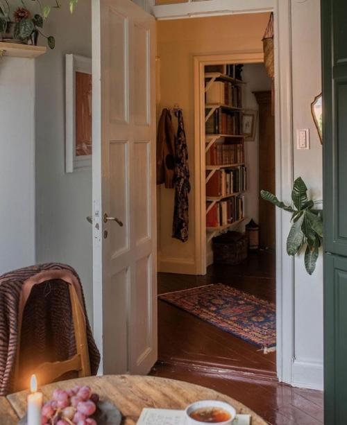 Атмосферный интерьер со множеством деталей. 01