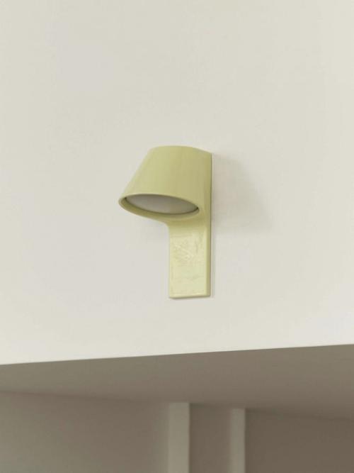 Французская студия Unknown Untitled представила яркую плитку с встроенными крючками и даже настенными светильниками! 04