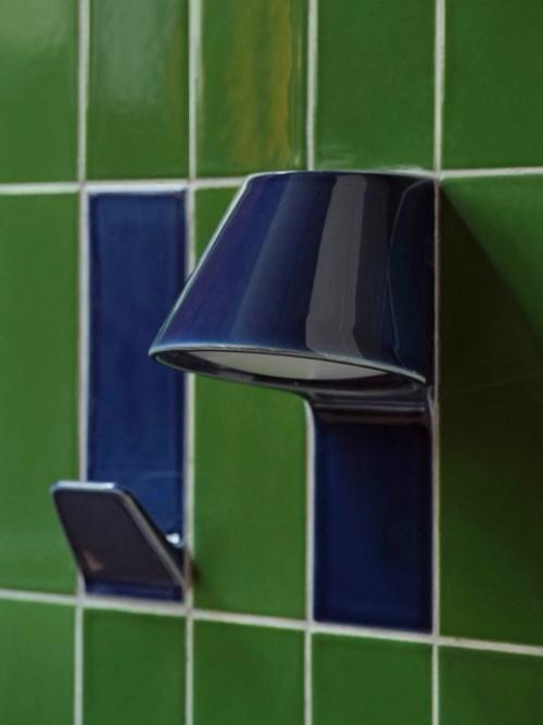 Французская студия Unknown Untitled представила яркую плитку с встроенными крючками и даже настенными светильниками! 03