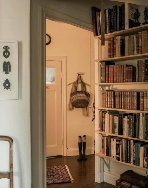 Атмосферный интерьер со множеством деталей. 03