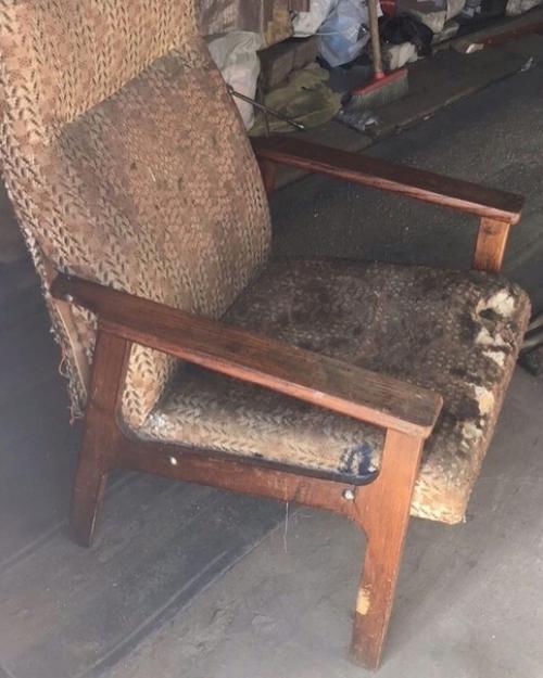 Кто-то бисером вышивает.