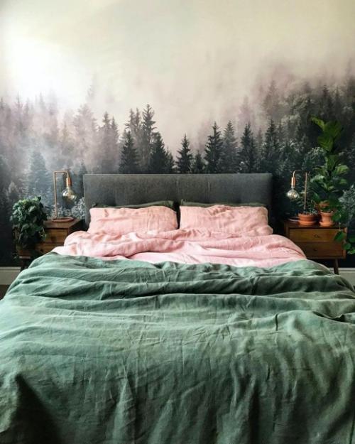 Я думаю, тут идеальное сочетание обоев и спального белья.