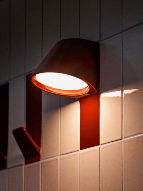 Французская студия Unknown Untitled представила яркую плитку с встроенными крючками и даже настенными светильниками!