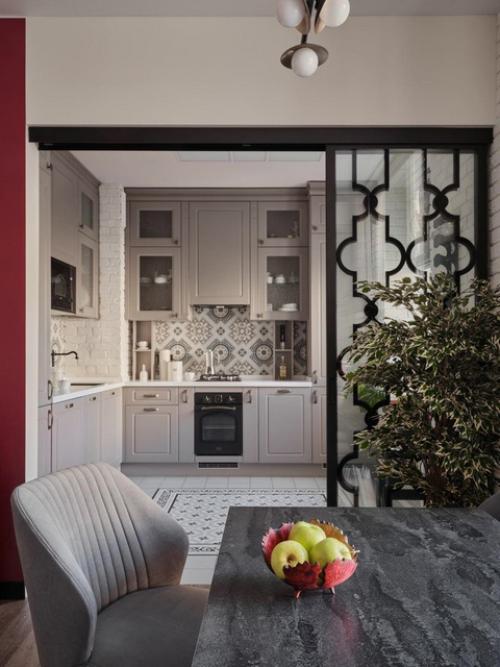 Яркая квартира в московской Сталинке. 01