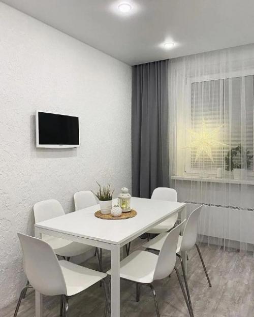 А вот интерьер в одной цветовой гамме - это не скучно. 01