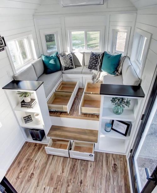 Маленький домик для работающего человека.