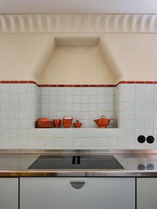 На острове лидо, где воздух наполнен атмосферой кинофестиваля, появилась уникальная вилла - переосмысленный модерн глазами современности. 07