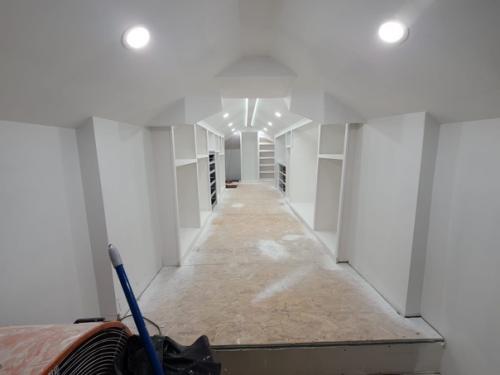 Как круто организовали пространство на мансардном этаже. 01