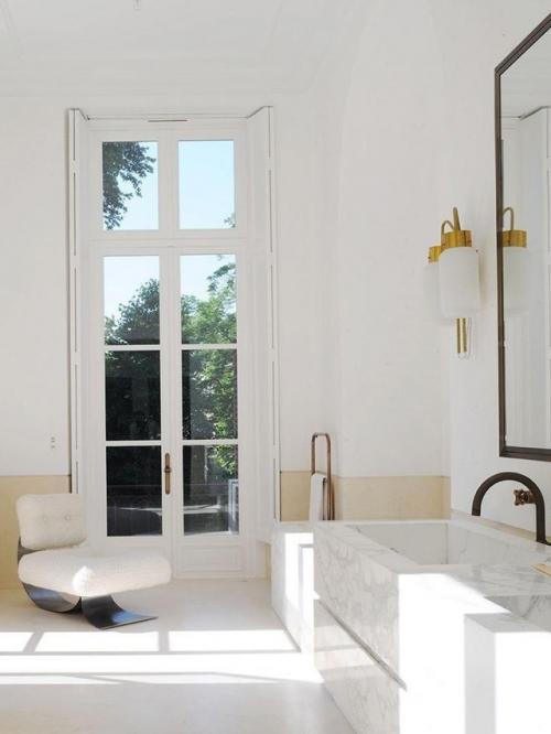 Парижская классика с современным настроением: квартира с просторной террасой. 06