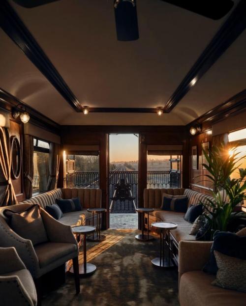 Royal Scotsman - это не просто способ путешествия, а настоящая интерьерная легенда на колёсах. 07