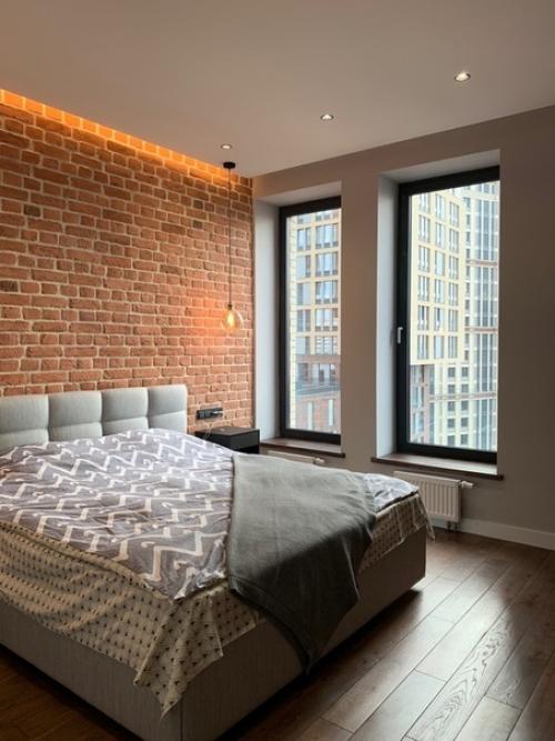 Впечатляющий ремонт.  Особенно мне понравилась подсветка в спальне над кроватью - интересный эффект получился. 04