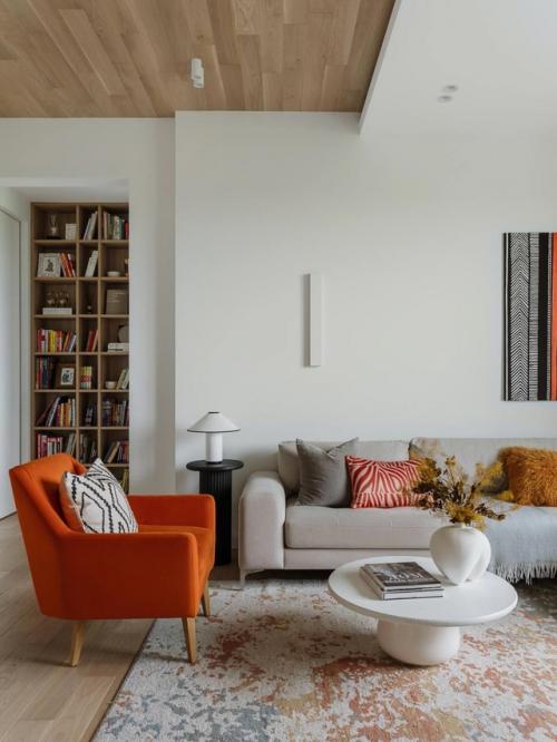 Квартира, которая нашлась случайно, сразу покорила своим светом и простором. 02