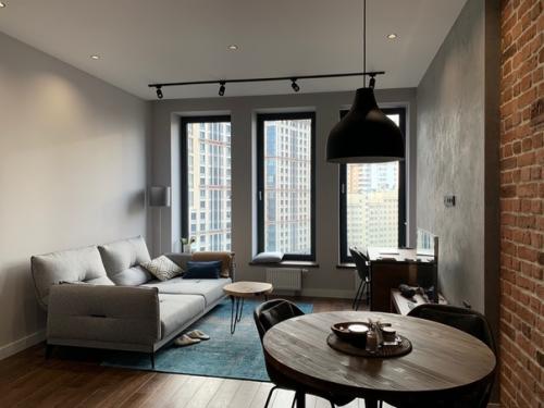 Впечатляющий ремонт.  Особенно мне понравилась подсветка в спальне над кроватью - интересный эффект получился.