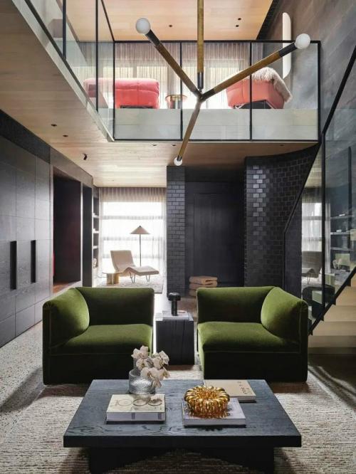 Кирпич, дерево и мрамор - тёплый минимализм в темной палитре дома в Мельбурне. 01