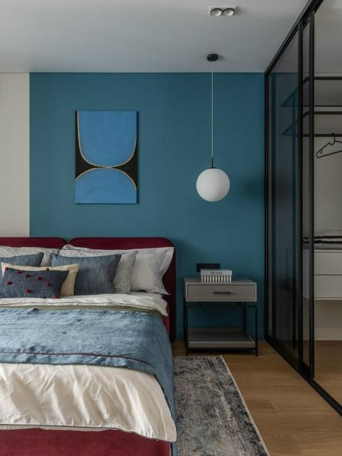 Цветная квартира в Самаре - отличный пример того, как даже жильё для аренды может быть стильным и запоминающимся. 03