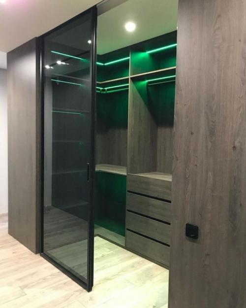 Таким образом, если уж делать гардеробную - то такую! 01