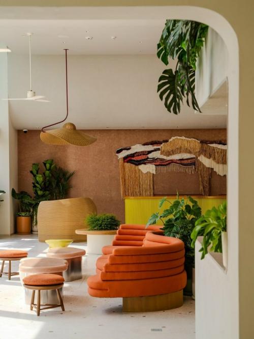 Цвет, текстура и пышная зелень: отель в Паттайе. 06