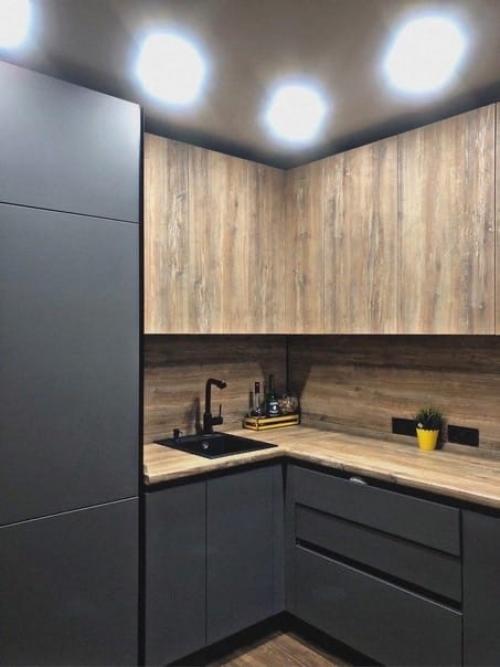 Кажется, можно было больше ламината сделать. 02