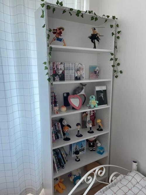 Милая девичья комната с нестандартной планировкой. 01