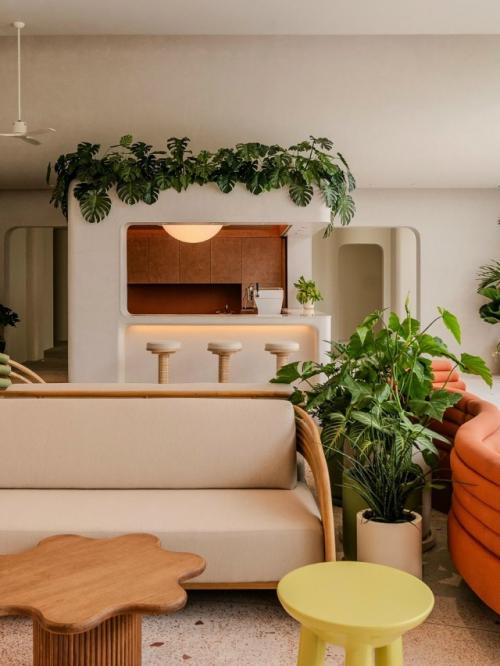 Цвет, текстура и пышная зелень: отель в Паттайе. 03