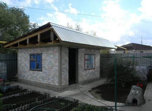 Наконец - то построили в этом году на даче баньку. 03