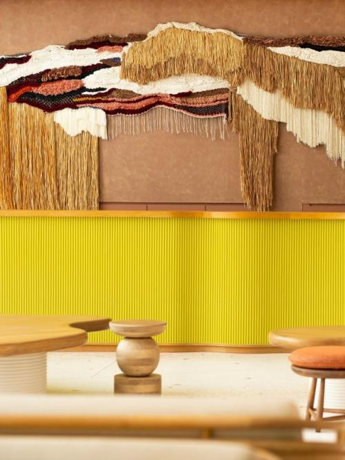 Цвет, текстура и пышная зелень: отель в Паттайе. 01