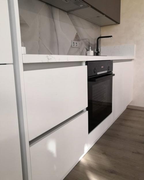 Строгая лаконичная кухня без лишних деталей. 07