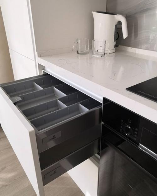 Строгая лаконичная кухня без лишних деталей. 06