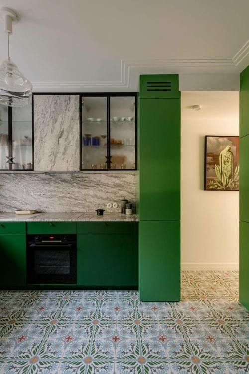 Квартира 1960-х годов во Вроцлаве обновление в тропическом стиле получила. 01